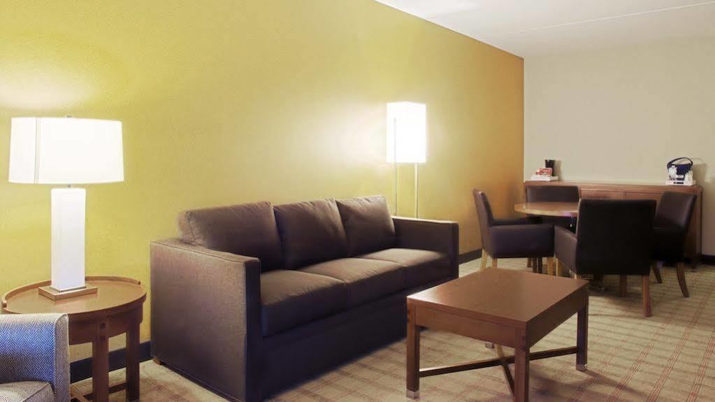Four Points By Sheraton Winnipeg South Εξωτερικό φωτογραφία